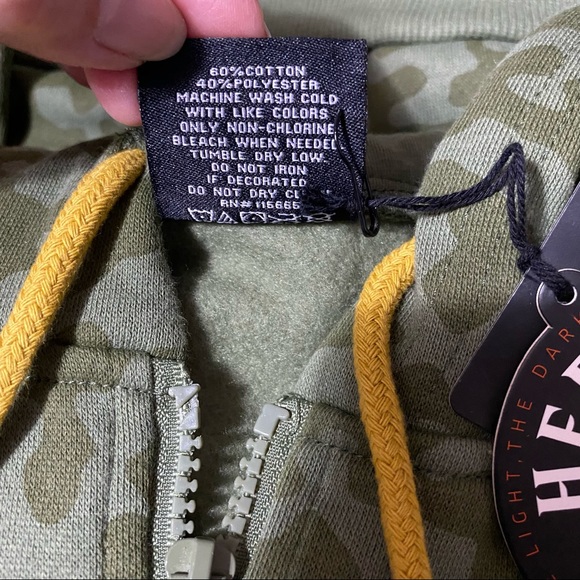 NWT Star Wars Mandalorian Hoodie Sz L, get this outta my closet, I hate StarWars - Picture 6 of 6